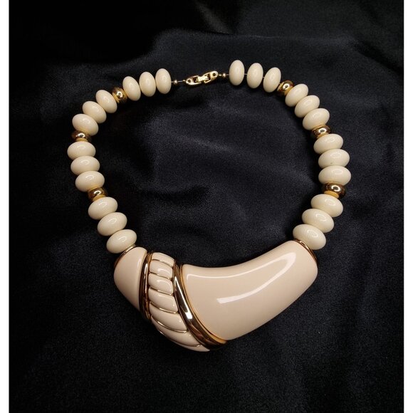 Vintage Napier 1980s Cream & Gold-Tone Beaded Necklace With Curved Pendant - Picture 3 of 4